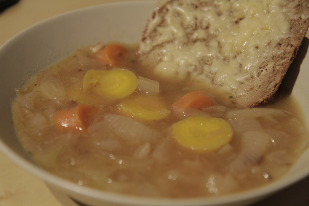 Zwiebelsuppe mit Käsetoast - Bigiis Blog | Bigiis Blog