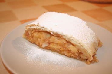 saftiger Apfelstrudel