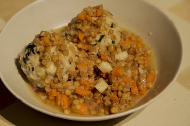 Linsensauce mit Semmelknödel