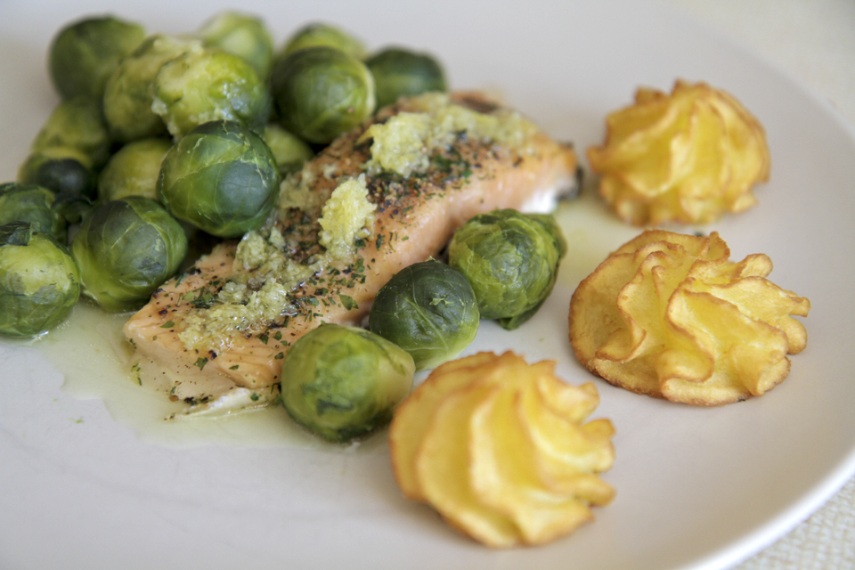 Zitronenlachs mit Kohlsprossen und Pommes Duchesse